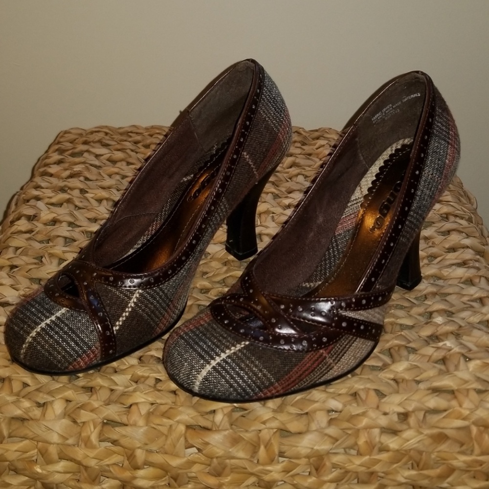 EUC Bongo fall plaid heels